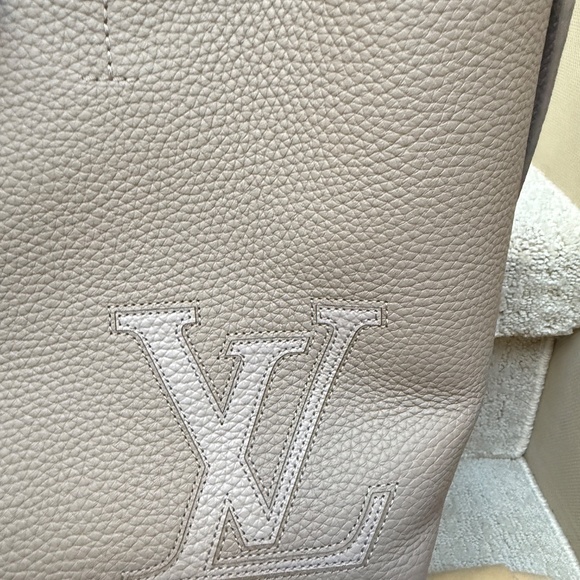 Louis Vuitton Pernelle Tote in Taurillon - Picture 11 of 15